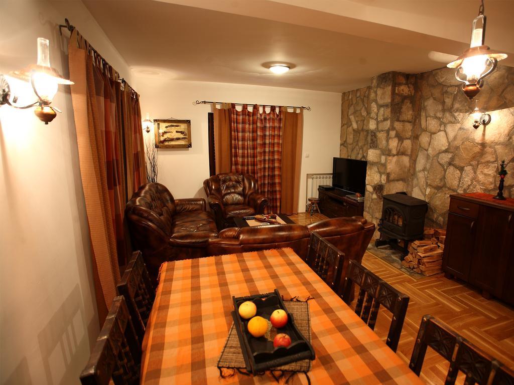 Family Apartments Zabljak  Bagian luar foto