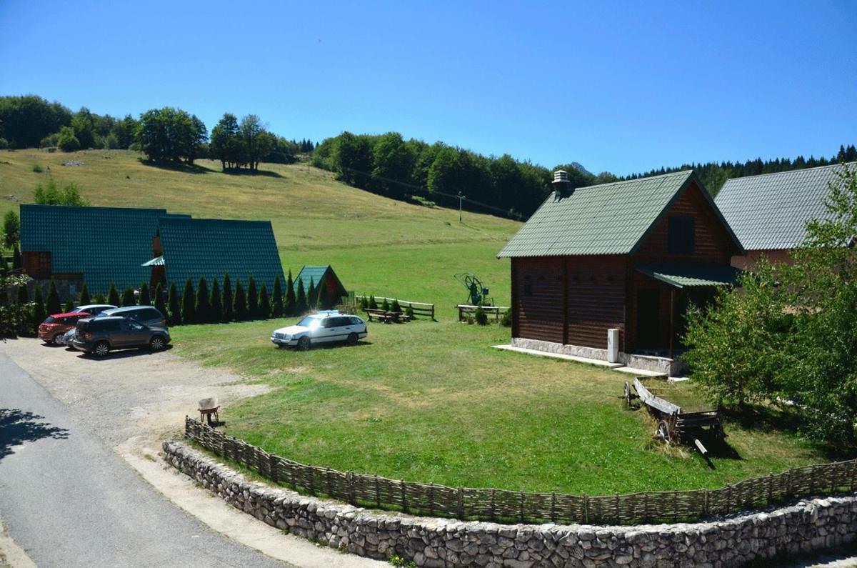 Family Apartments Zabljak  Bagian luar foto